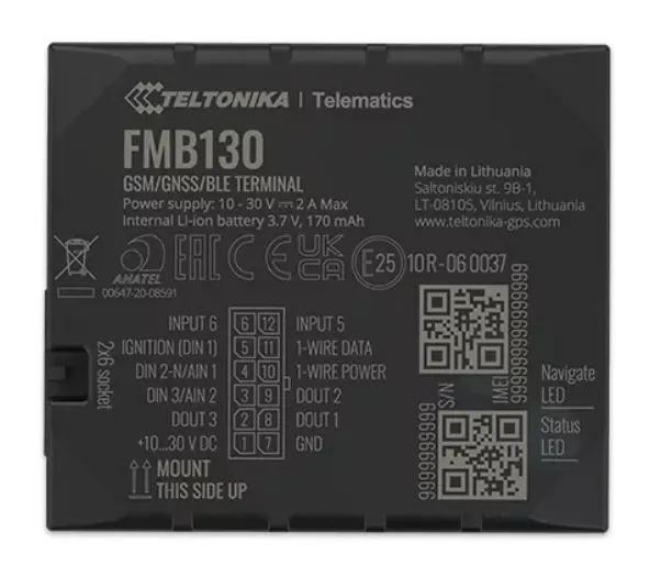 Teltonika FMB130, vista dall'alto del retro nero con specifiche tecniche e diagramma pinout per connettore Zx6, QR codes e