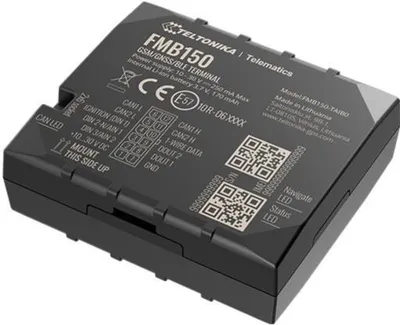 Черный прямоугольный GPS-трекер Teltonika FMB150, вид сверху, с белой надписью, диаграммами выводов, двумя QR-кодами и