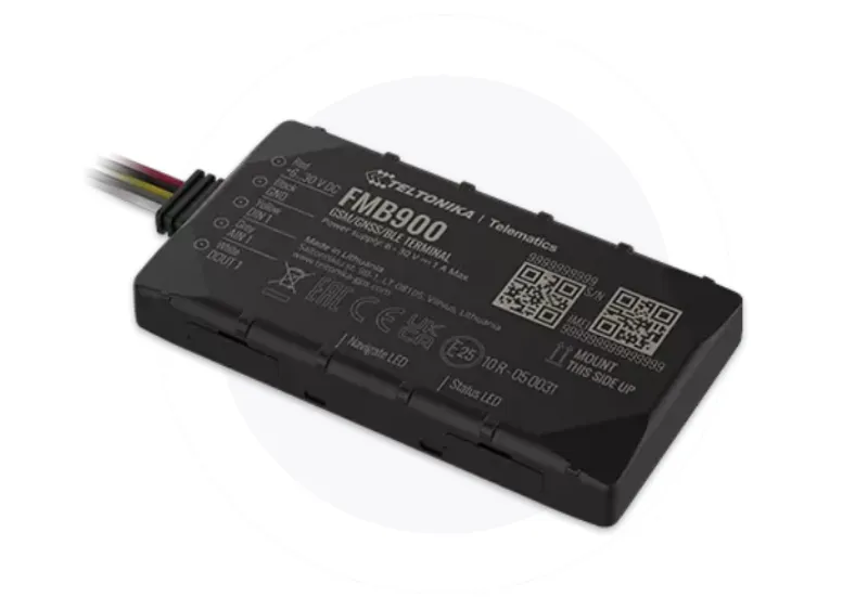 Черный прямоугольный Teltonika FMB900 2G GPS-трекер для автомобиля с Bluetooth и антеннами GNSS/GSM, вид сверху, кабельный