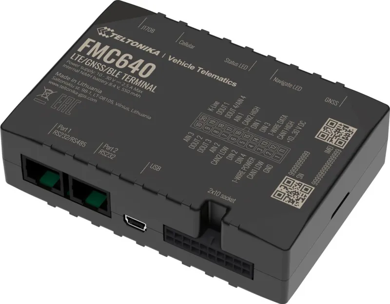Terminal Teltonika FMC640 PROFESSIONAL Series GNSS/LTE/3G/GSM visto in alto a tre quarti mostra la superficie superiore con