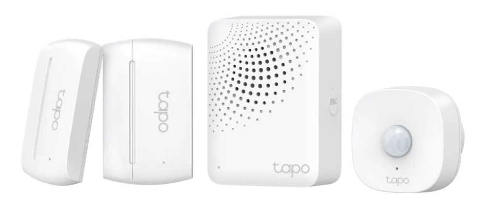 TP-Link Tapo T30 KIT(EU) Smart Sensor Starter Kit mit vier weißen Geräten in Reihe: Tür-/Fensterkontakt, Hub mit Sirene und
