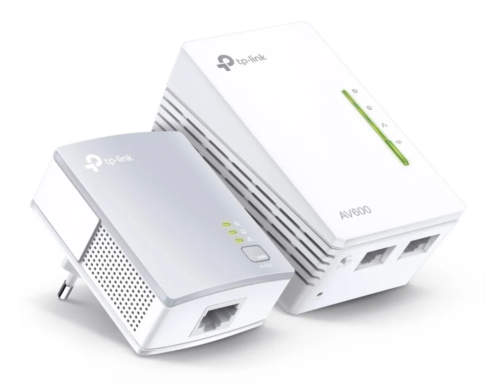 Kit TP-LINK Powerline TL-WPA4221 AV600 due adattatori bianchi con LED verdi e porte Ethernet su sfondo bianco per