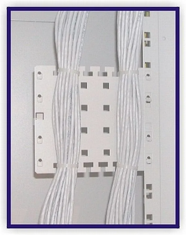 Triton 19"zbh. Kabelmanagement Panel, zum einhängen, Lichtgrau