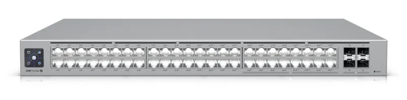Ubiquiti UniFi Switch USW-Pro-Max-48-POE 720W PoE++ с 48 портами RJ45, 4 SFP+ и дисплеем в серверной стойке.