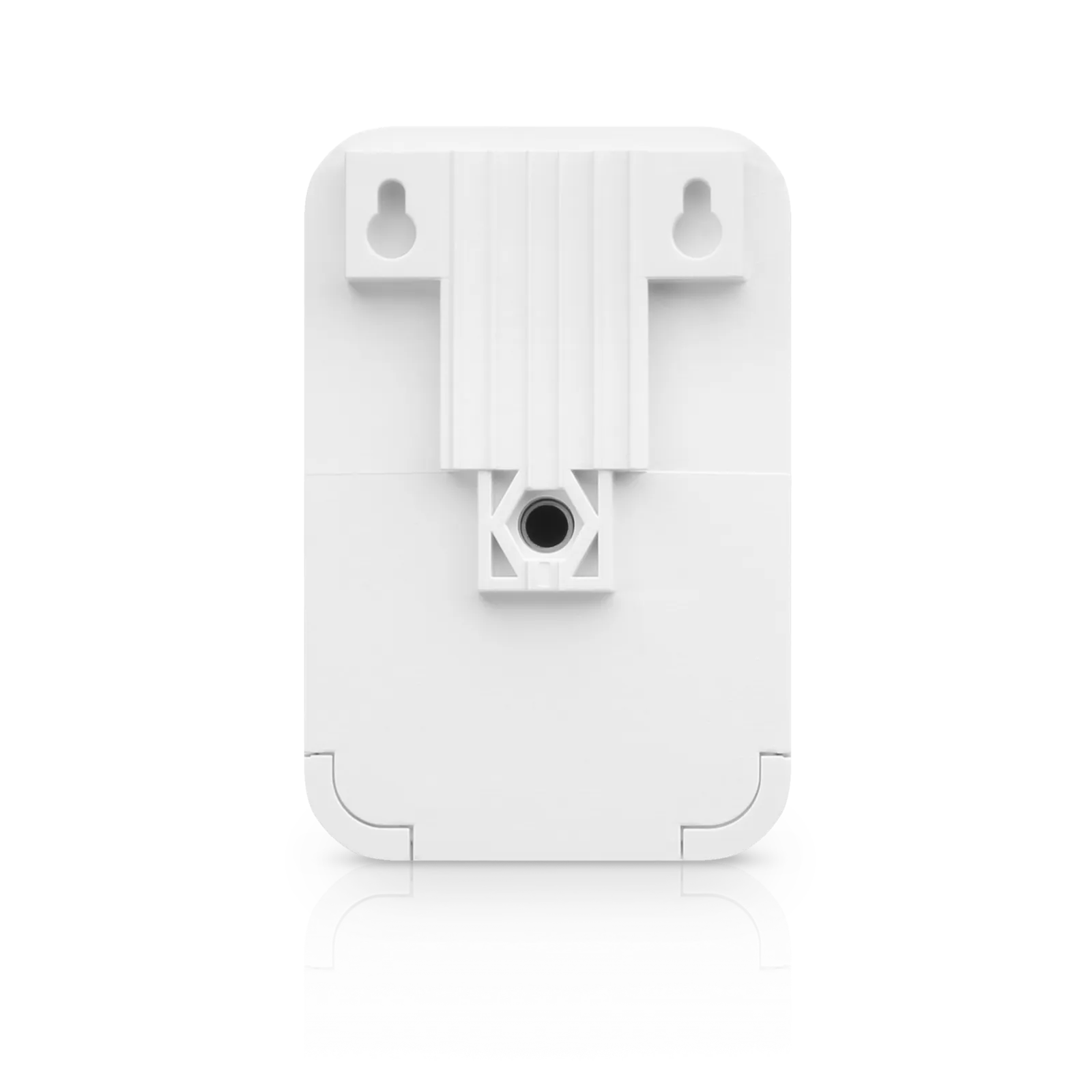 Ubiquiti Ethernet Surge Protector Gen 2 сзади на чёрном фоне с крепёжными пазами и отверстием для монтажа.