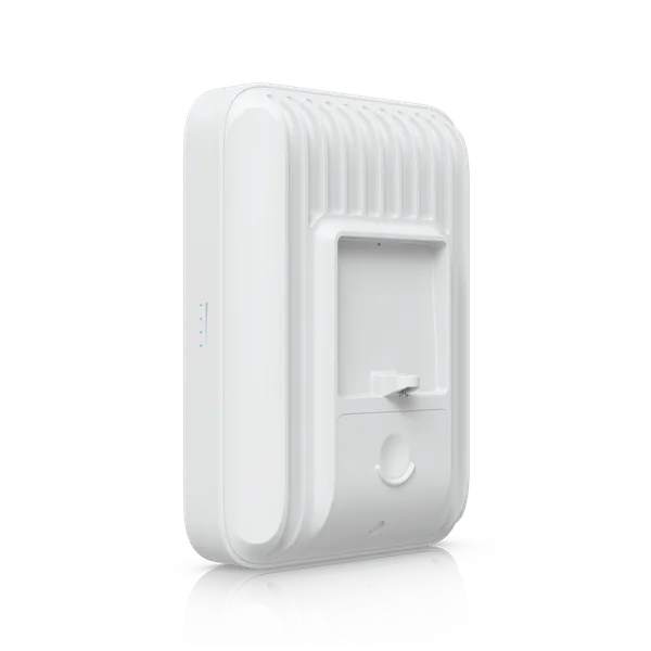 Ubiquiti UniFi 5G Max Outdoor • 1x Nano SIM • 1x Nano-SIM or eSIM • 1x 2.5 GbE  • PoE in • U5G-Max-Outdoor