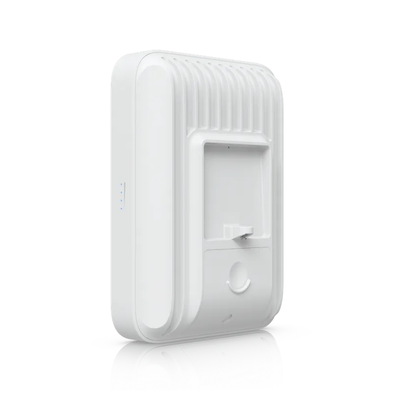 Ubiquiti UniFi 5G Max Outdoor • 1x Nano SIM • 1x Nano-SIM or eSIM • 1x 2.5 GbE  • PoE in • U5G-Max-Outdoor