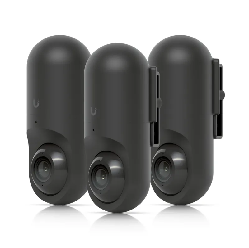 Ubiquiti UniFi Flex Pro Halterung Schwarz 3er-Pack mit drei schwarzen Flex-Kameras G3/G5 in Reihe vor weißem Hintergrund.
