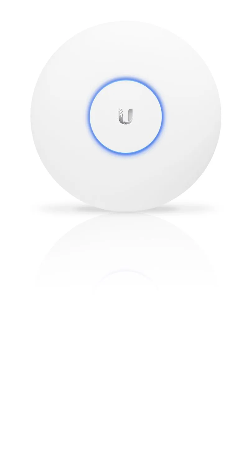 Weißer kreisförmiger Ubiquiti UniFi AP AC SHD Wave2 Access Point mit zentralem silbernem U-Logo und blau leuchtendem