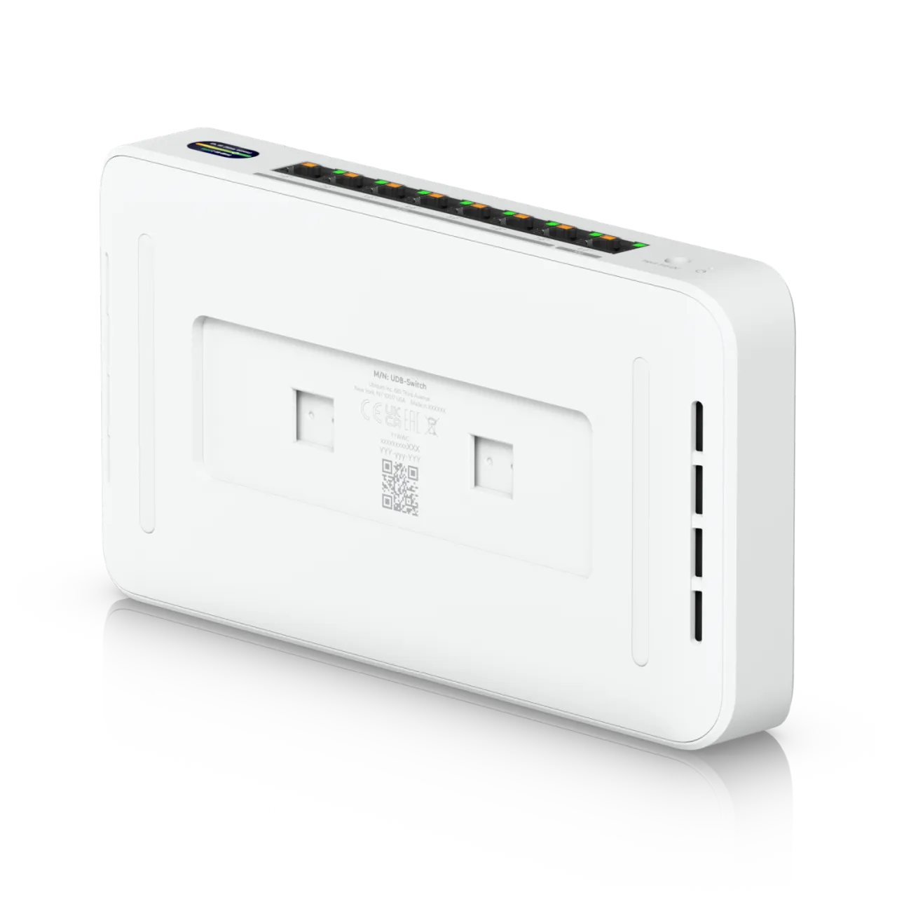 Ubiquiti UniFi Device Bridge Switch von hinten mit Ethernet-Ports, Status-LEDs, QR-Code und Montageschlitzen auf schwarzem
