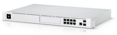 Ubiquiti UniFi Dream Machine Pro, weißes Rack-Netzwerkgerät mit Display, 8 Ethernet- und 2 SFP-Ports in Frontansicht für Ubiquiti UniFi Dream Machine Pro, weißes Rack-Netzwerkgerät mit Display, 8 Ethernet- und 2 SFP-Ports in Frontansicht für