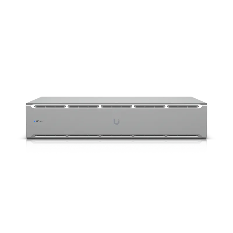 Ubiquiti Unifi UPS 19 Zoll 2U 1,5kVA silbernes Rack-UPS mit Belüftungsschlitzen LED-Anzeige und U-Logo Frontansicht.