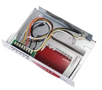 Kit di montaggio Wantec 19" 2HE con FRITZBox 7590 rosso in rack, cavi colorati collegati al morsetto verde e porte frontali Kit di montaggio Wantec 19" 2HE con FRITZBox 7590 rosso in rack, cavi colorati collegati al morsetto verde e porte frontali