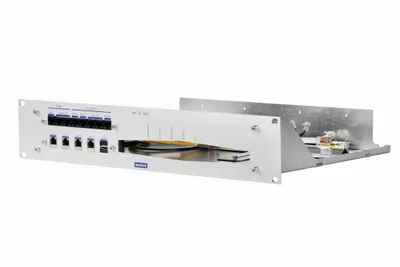 Kit di montaggio rack Wantec Aufrüstsatz 19" 2HE per FritzBox 7590 con staffa metallica, porte RJ45 LAN/ISDN, USB e LED Kit di montaggio rack Wantec Aufrüstsatz 19" 2HE per FritzBox 7590 con staffa metallica, porte RJ45 LAN/ISDN, USB e LED