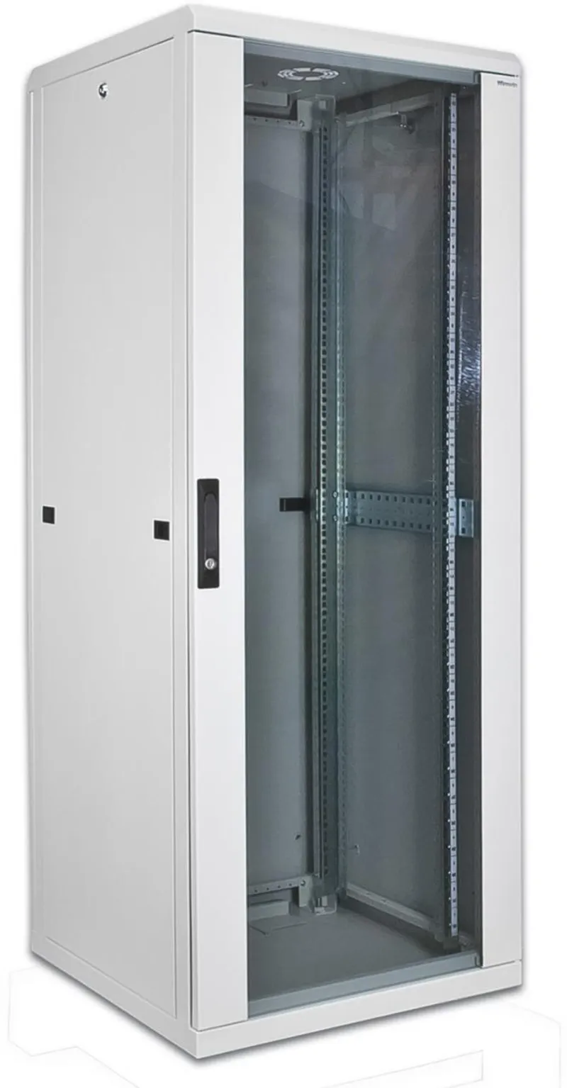 Armario rack 19" de 600x600mm en gris RAL7035 con puerta de cristal y estructura metálica para servidores en sala técnica.