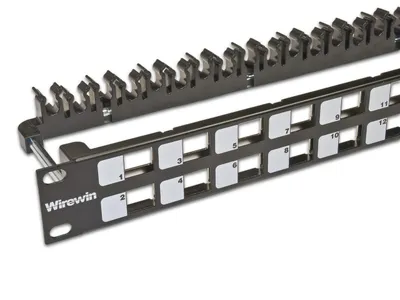High Quality 24-Port Keystone Modul-Leerpanel, 19", geschirmt