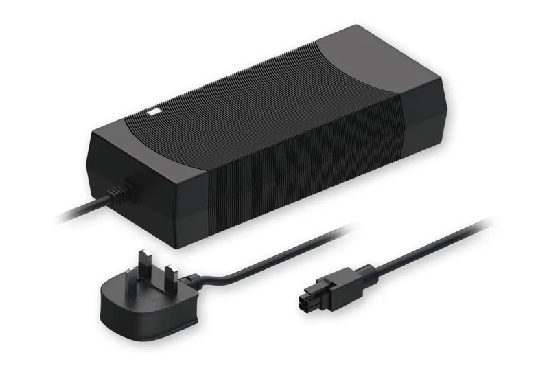 Netzteil, UK, 130W, 4-Pin Stromanschluss