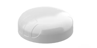 Weiße 5G/LTE-MIMO-Antenne PUCK-2 mit glänzender Kuppelform und gerillter Oberseite für KFZ und Marine mit SMA-Anschluss.