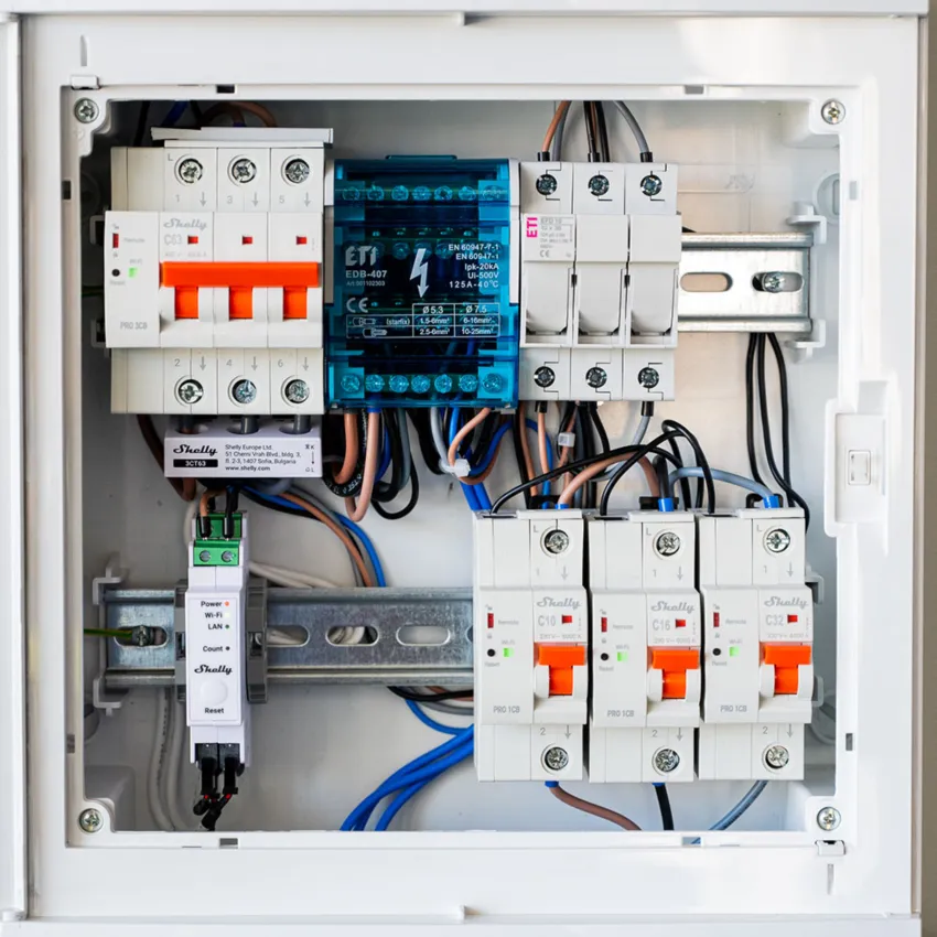 Shelly · Smarter Leitungsschutzschalter · "Pro 2CB C32" · 2-polig · 32A · Fernsteuerung · LAN · WLAN · Bluetooth Shelly · Smarter Leitungsschutzschalter · "Pro 2CB C32" · 2-polig · 32A · Fernsteuerung · LAN · WLAN · Bluetooth