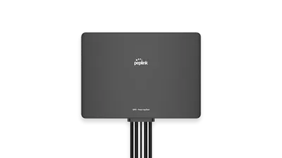 Schwarze 40G Slim LTE/5G- und GPS-Antenne ANT-SLM-40G-S-B-6 von Peplink mit Logo, GPS/True Agile-Beschriftung und vier